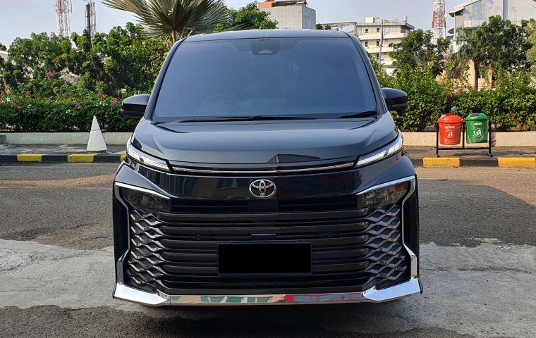 NEW Toyota Voxy 2.0 CVT TSS Facelift At 2022 Hitam Black on Black