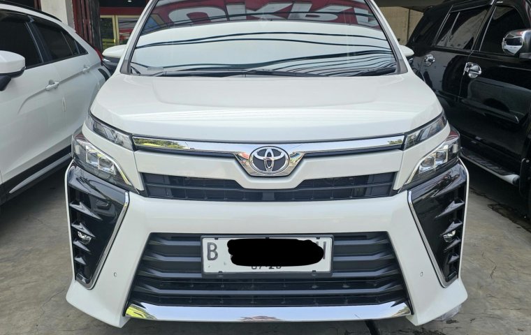 Toyota Voxy 2.0 AT ( Matic ) 2018 Putih Km 79rban Plat Bekasi