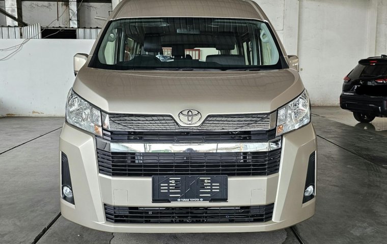 Toyota Hiace Premio 2.8 MT ( Manual ) 2023 Gress New Car Km 43 Siap Pakai