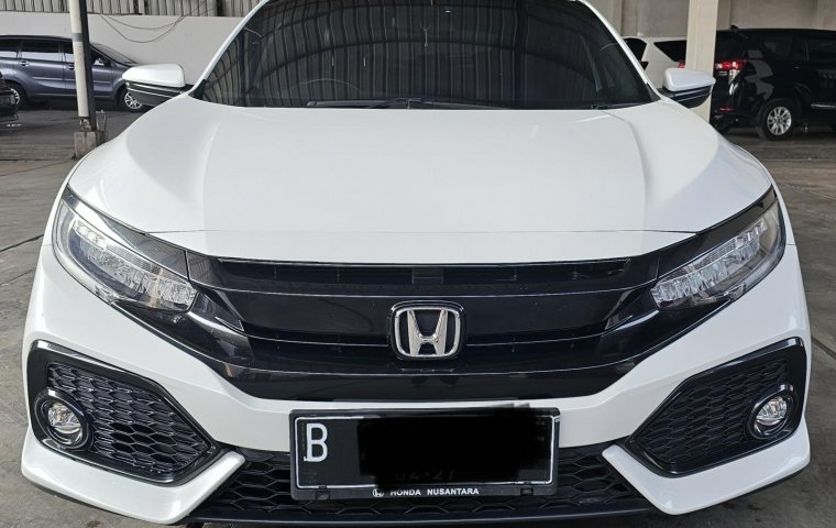 Honda Civic Hatchback E A/T ( Matic ) 2019 Putih Km 45rban Mulus Siap Pakai Good Condition