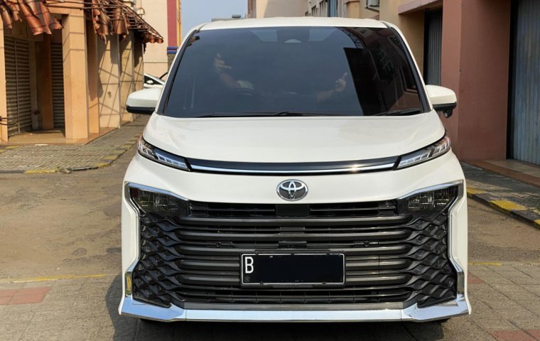 Toyota Voxy 2.0 A/T 2022 nego lemes bs TT