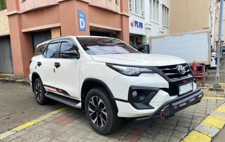 Toyota Fortuner 2.4 TRD AT 2018 vrz dp minim