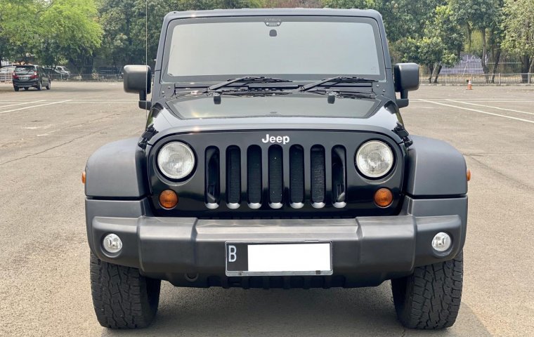 Jeep Wrangler Sport Unlimited 2011 Hitam