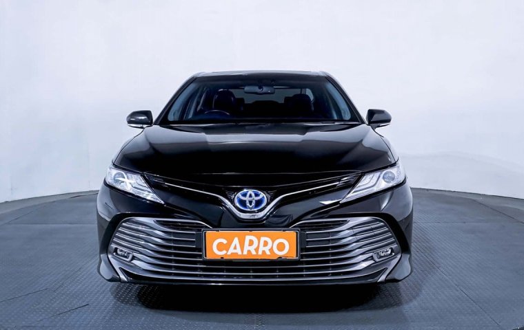 Toyota Camry 2.5 Hybrid 2020  - Beli Mobil Bekas Murah