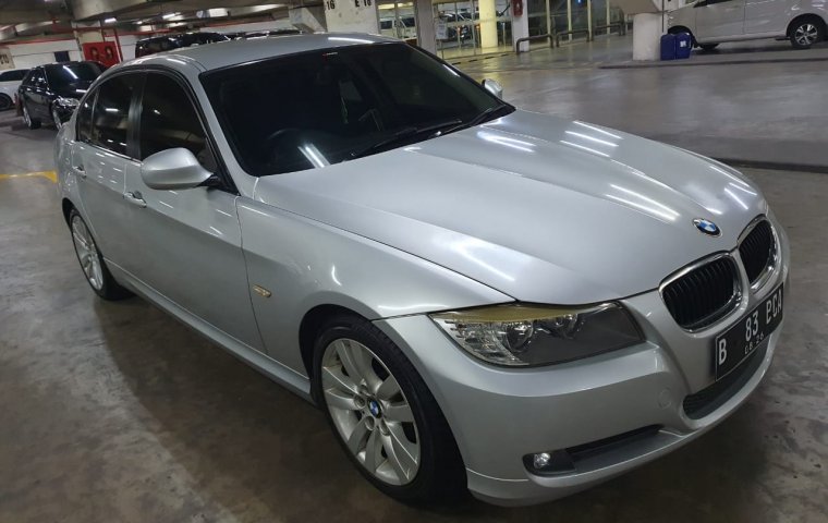 BMW 3 Series 320i e90 lci matic 2012 low km