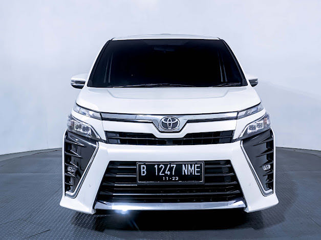 Toyota Voxy 2.0 A/T 2018