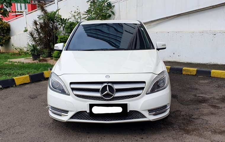 Mercedes-Benz B-CLass B 200 2014 putih pajak panjang cash kredit proses bisa dibantu