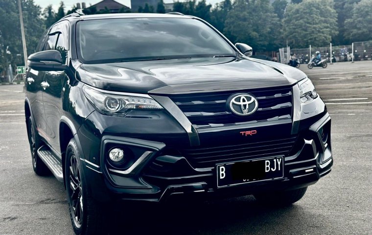 Jual mobil Toyota Fortuner VRZ TRD AT 2019 Hitam mulusss siap pakai..!!!