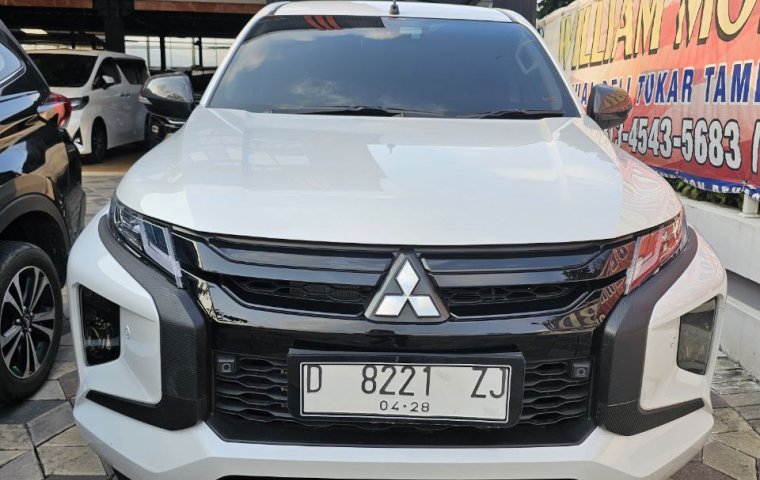 Mitsubishi Triton Ultimate AT Double Cab 4WD tahun 2023 Kondisi Mulus Terawat Istimewa