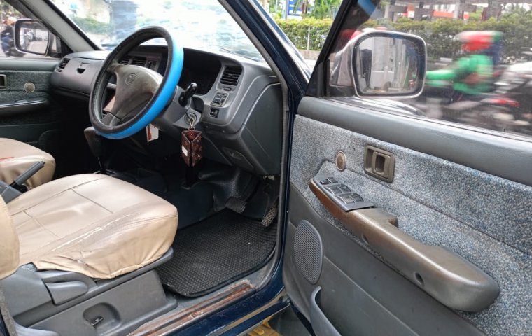 Toyota Kijang LGX 2000 MPV