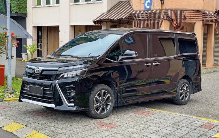 Toyota Voxy 2.0 A/T 2019 dp ceper siap TT om