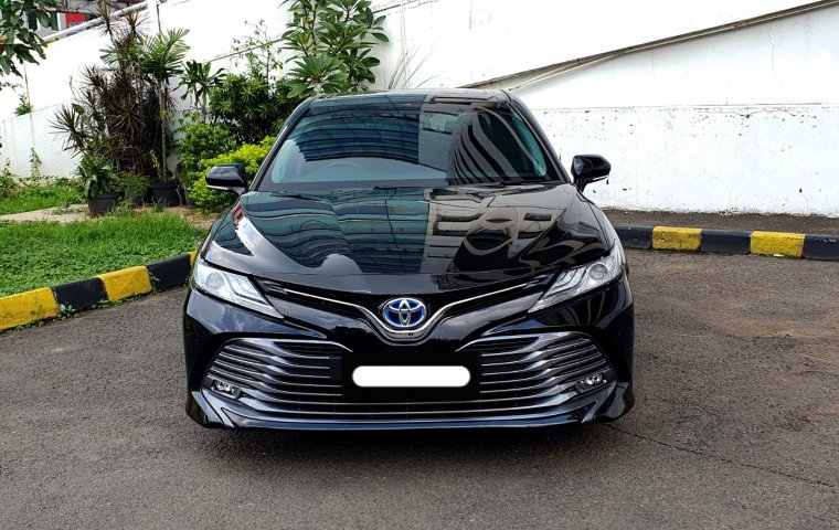 Toyota Camry 2.5 Hybrid 2020 hitam km 26ribuan cash kredit proses bisa dibantu