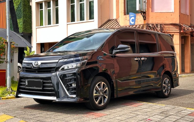  Toyota Voxy 2.0 AT 2019 Black Metalik Km 52rb DP 37jt Auto Approved