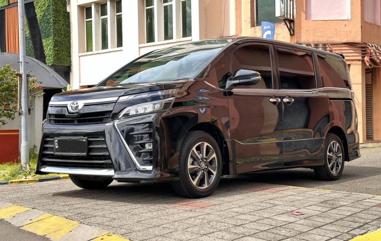 Toyota Voxy 2.0 A/T 2019