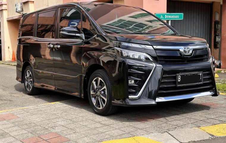 Toyota Voxy 2.0 A/T 2019 dp ringan siap TT om