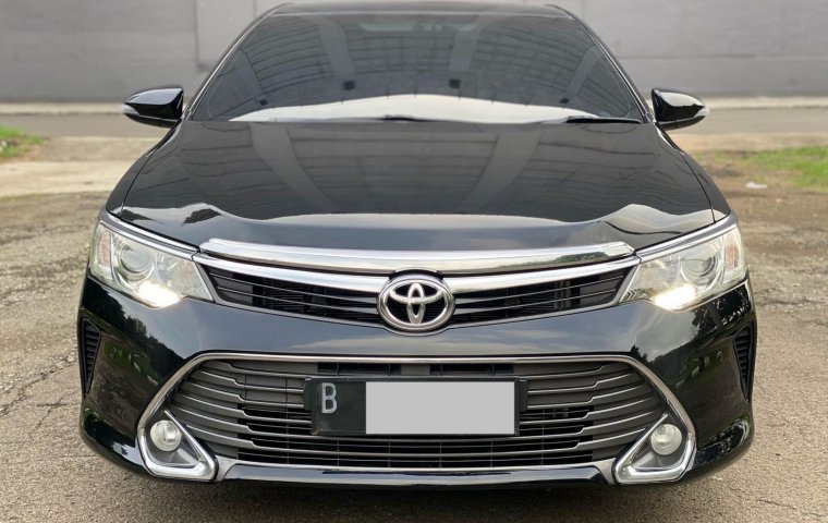 Toyota Camry V at 2015 Hitam