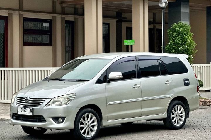 Toyota Kijang Innova V 2011 matic mesin mulus