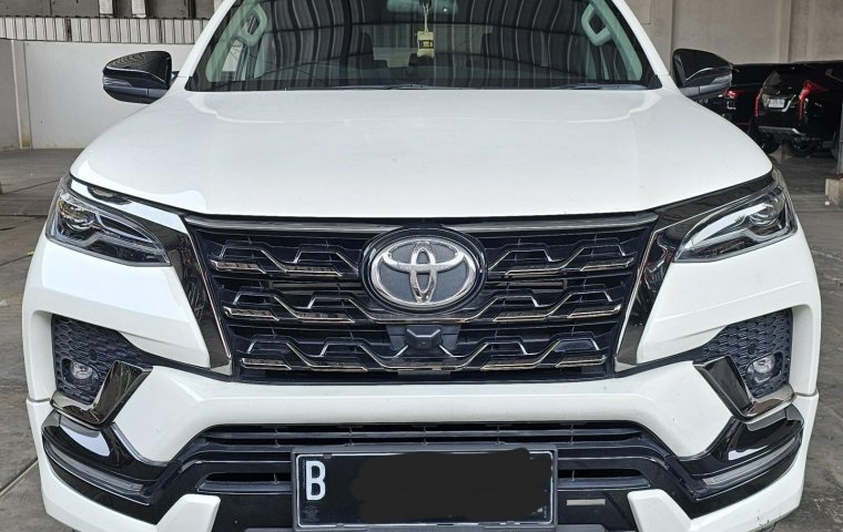 Toyota Fortuner 2.4 GR Sport A/T ( Matic ) 2021 Putih Km Cuma 17rban Mulus Siap Pakai Good Condition