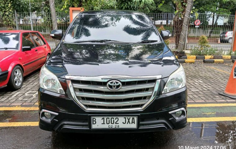 Jual Toyota Kijang Innova V Luxury A/T Gasoline 2015 Hitam