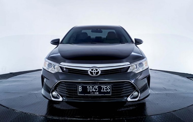 Toyota Camry V AT 2016 Sedan