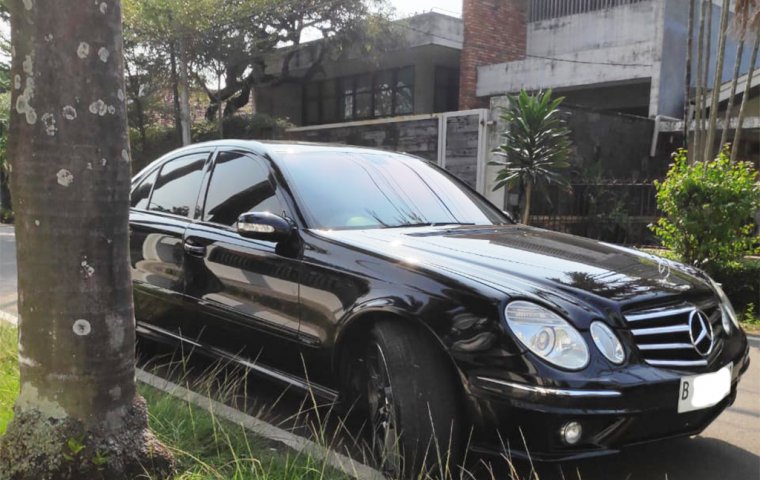 Mercedes-Benz E-Class E 200 K AMG Style Vr 19 + Elegance Km 66 rb Body Mulus Interior Rapi Terawat 