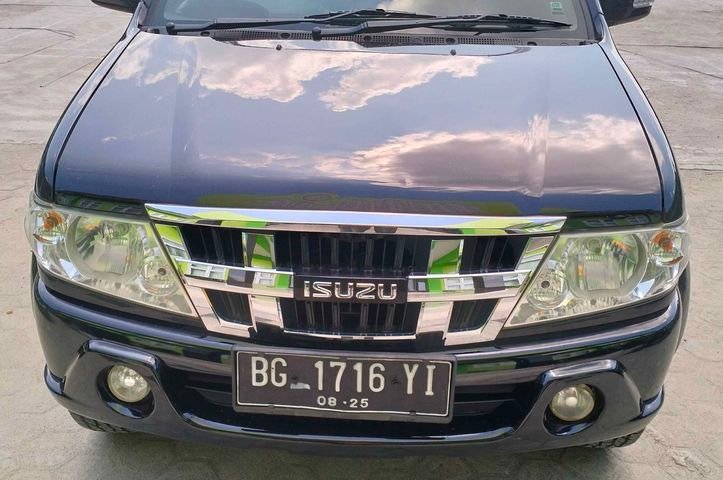 Isuzu Panther TOURING 2010 full original pabrik