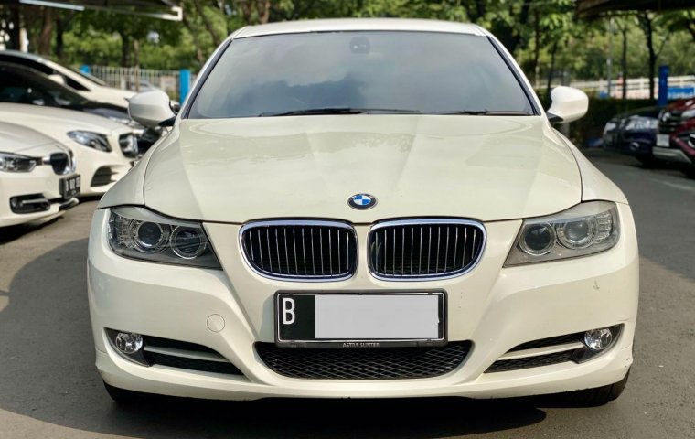 BMW 3 Series 320i 2011 Putih