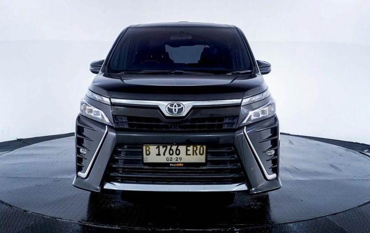 Toyota Voxy 2.0 A/T 2018