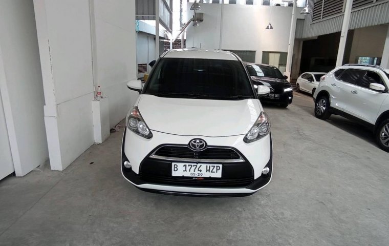 Toyota Sienta V 1.5 AT 2019