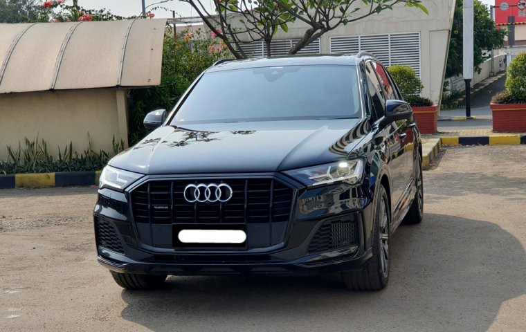 Audi Q7 3.0 TFSI Quattro 2022 hitam km 19 rban cash kredit proses bisa dibantu