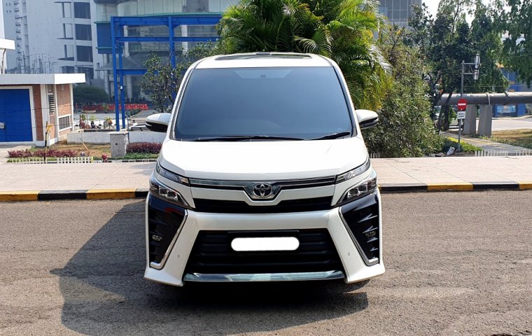 Toyota Voxy 2.0 A/T 2018 putih sunroof km39rban cash kredit proses bisa dibantu