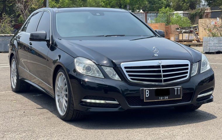 MERCEDES BENZ E300 AVG AT HITAM 2011 UNIT SIAP PAKAI