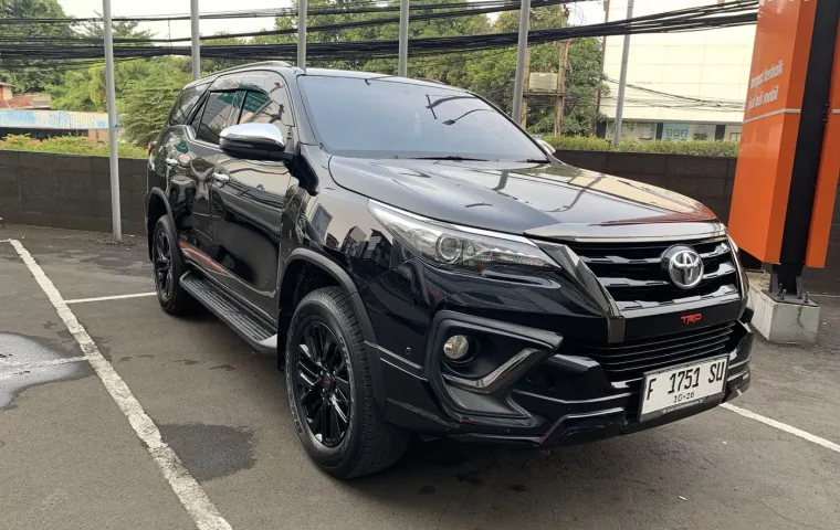 Toyota Fortuner 2.4 VRZ AT 2020 Hitam