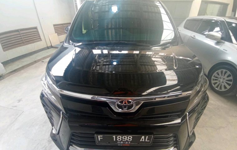 Toyota Voxy 2.0 A/T 2018