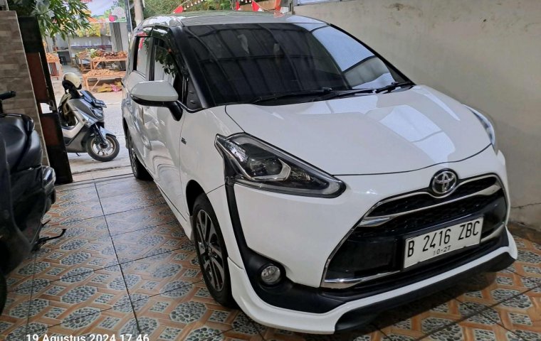 Toyota Sienta Q CVT 2018 Putih