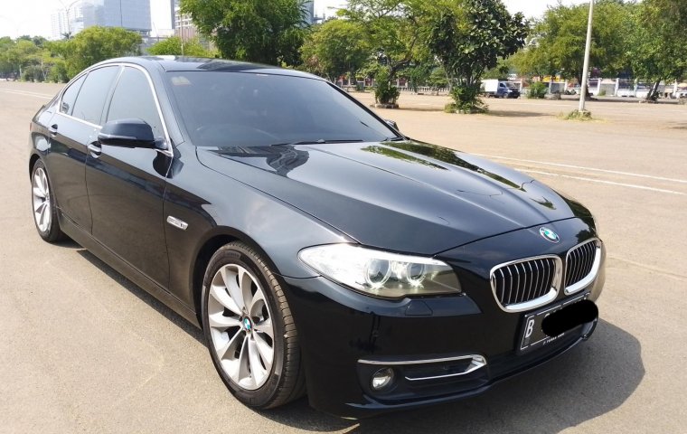 BMW 520i AT HITAM 2016