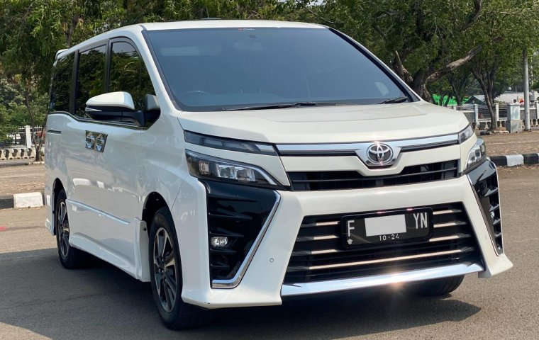 TOYOTA VOXY 2.0 AT PUTIH 2019 SIAP PAKAI