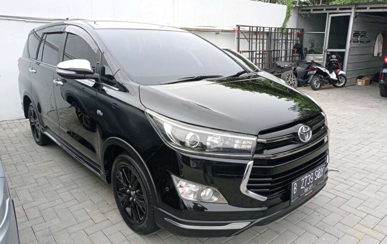 Toyota Venturer 2.0 Matic 2017 Hitam