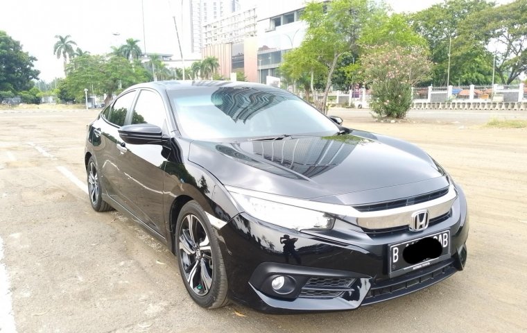 SIAP PAKAI! CIVIC SEDAN TURBO AT HITAM 2017