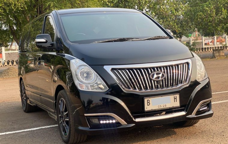 HYUNDAI H1 ROYALE BENSIN AT HITAM 2018 HARGA TERMURAH