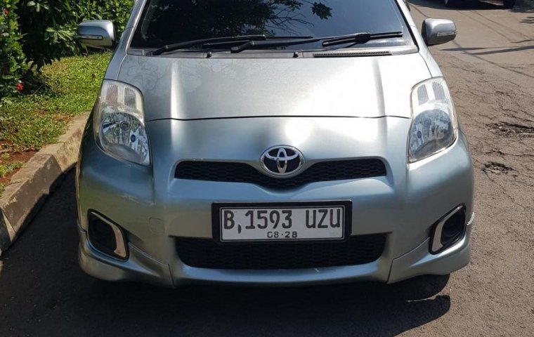 Toyota Yaris E 2013