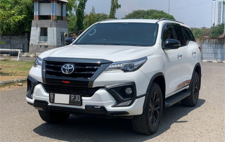 Toyota Fortuner 2.4 TRD AT 2020