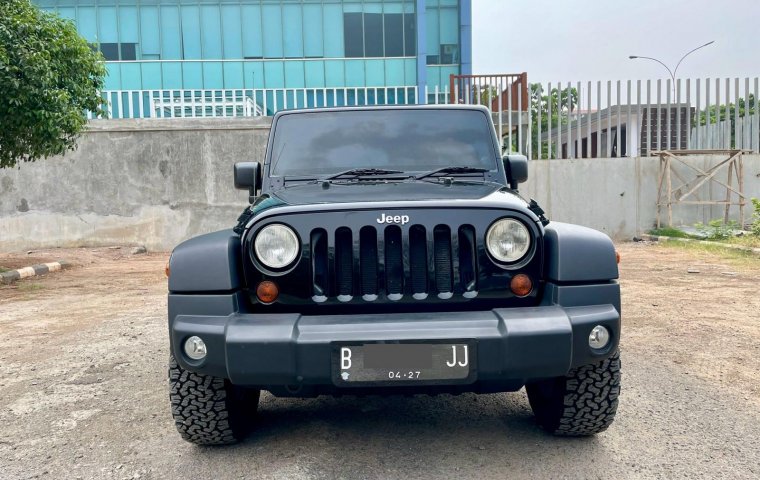 Jeep Wrangler Sport Unlimited Hitam