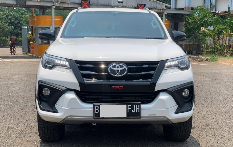 Toyota Fortuner 2.4 TRD AT 2019