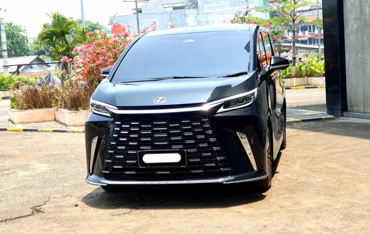 Lexus LM 350 2024 hybrid hitam km 5 ribuan cash kredit proses bisa dibantu