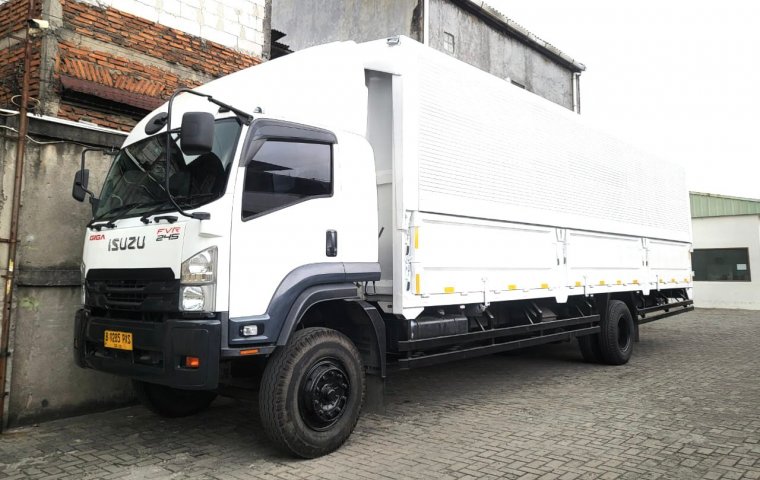 Isuzu giga engkel 4x2 FVR34U wingbox 2019 wing bok bukan hino fuso