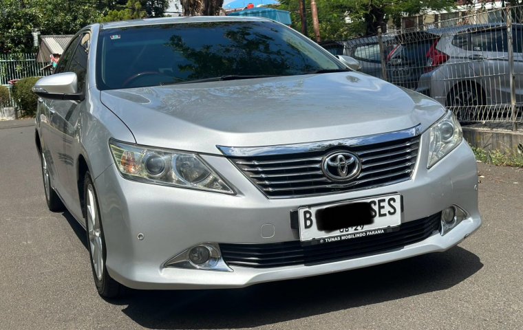 TOYOTA CAMRY V 2.5 AT SILVER 2013 PROMO MURAH!!