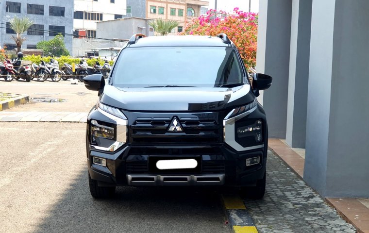 Mitsubishi Xpander Cross NewPremium Package CVT 2022 hitam km 18 ribuan cash kredit proses bisa