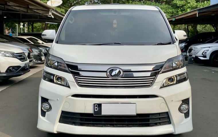 Toyota Vellfire Z Golden at 2015 Putih