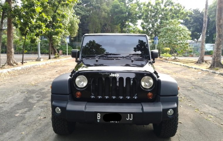 JEEP WRANGLER 3.8L BENSIN AT 2011 HITAM